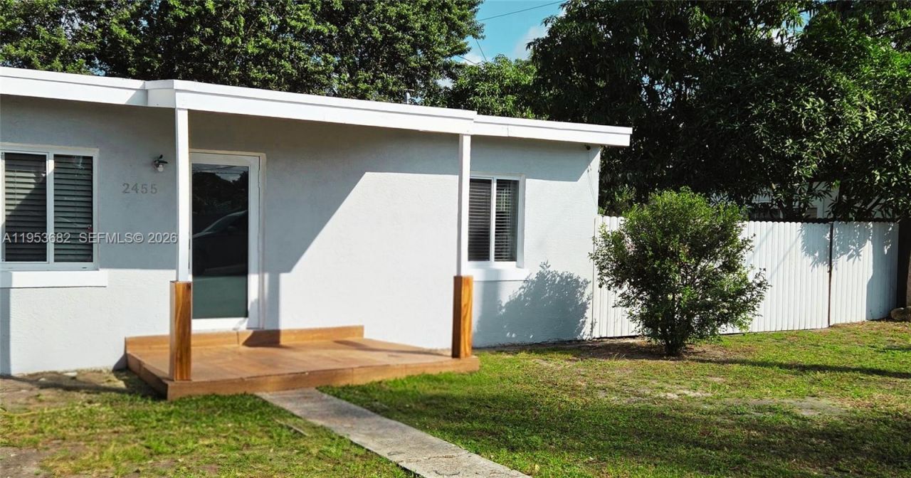 2455 NW 161st St, Miami Gardens, FL 33054 Photo