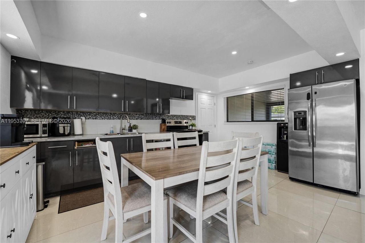 11610 NW 57th Ct, Hialeah, FL 33012 Photo