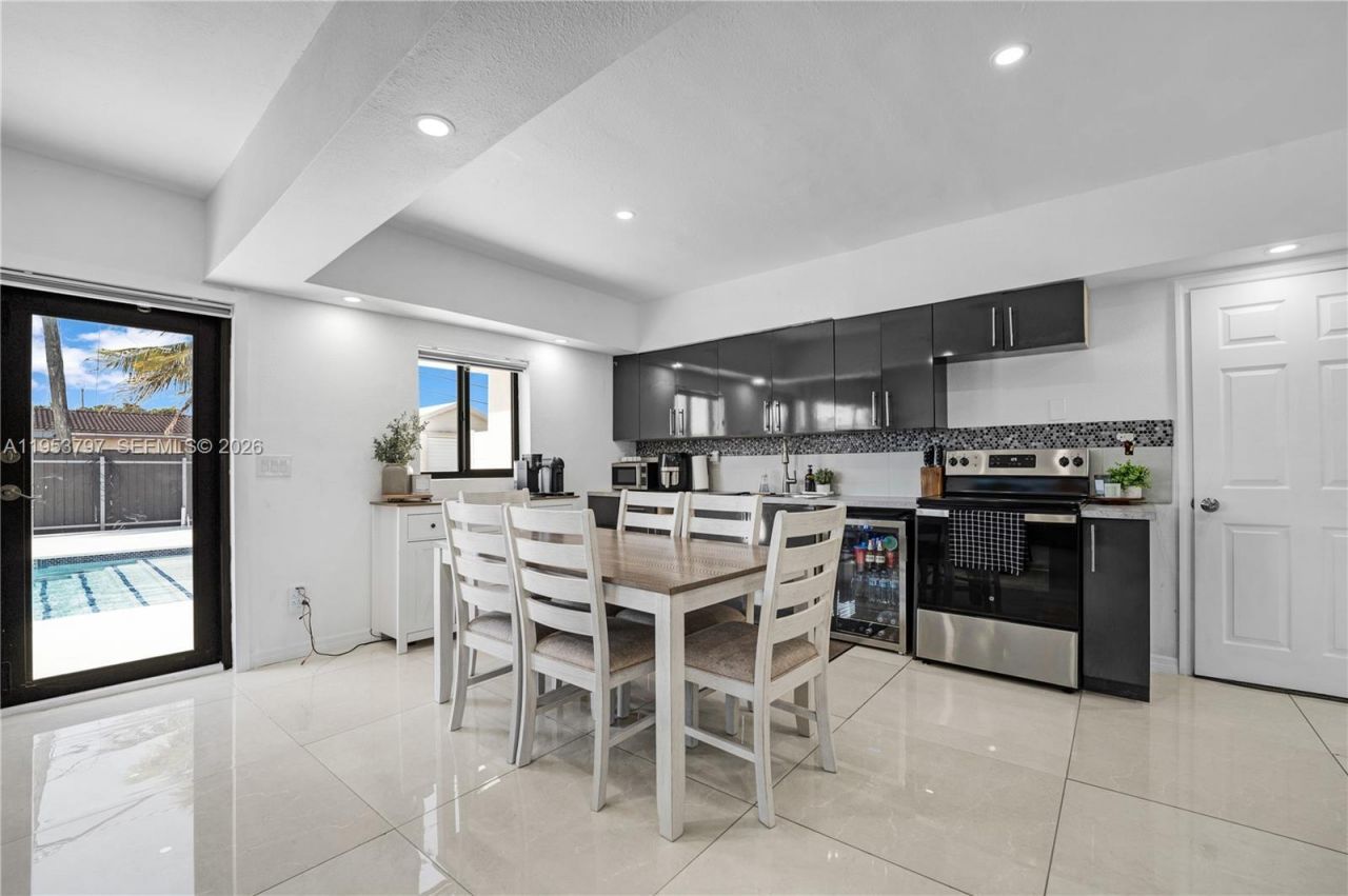 11610 NW 57th Ct, Hialeah, FL 33012 Photo