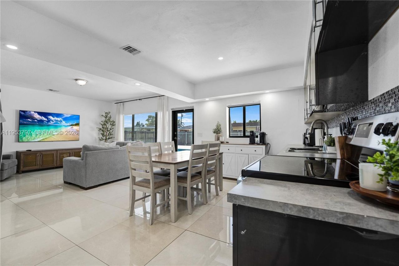 11610 NW 57th Ct, Hialeah, FL 33012 Photo