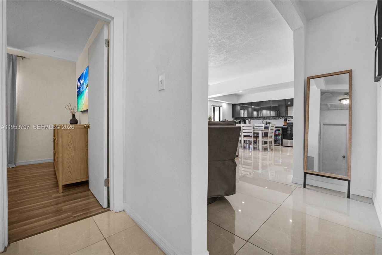 11610 NW 57th Ct, Hialeah, FL 33012 Photo