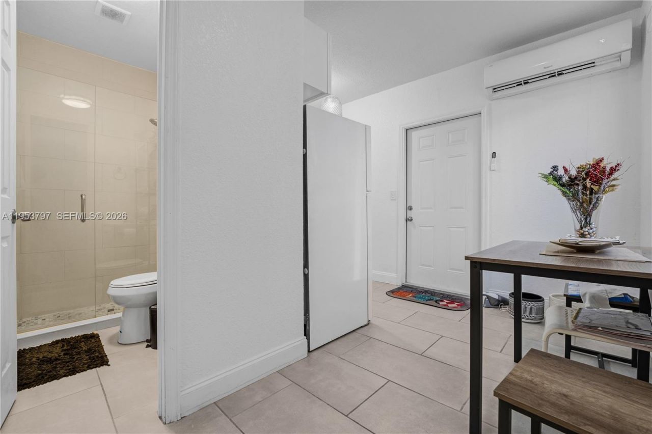 11610 NW 57th Ct, Hialeah, FL 33012 Photo