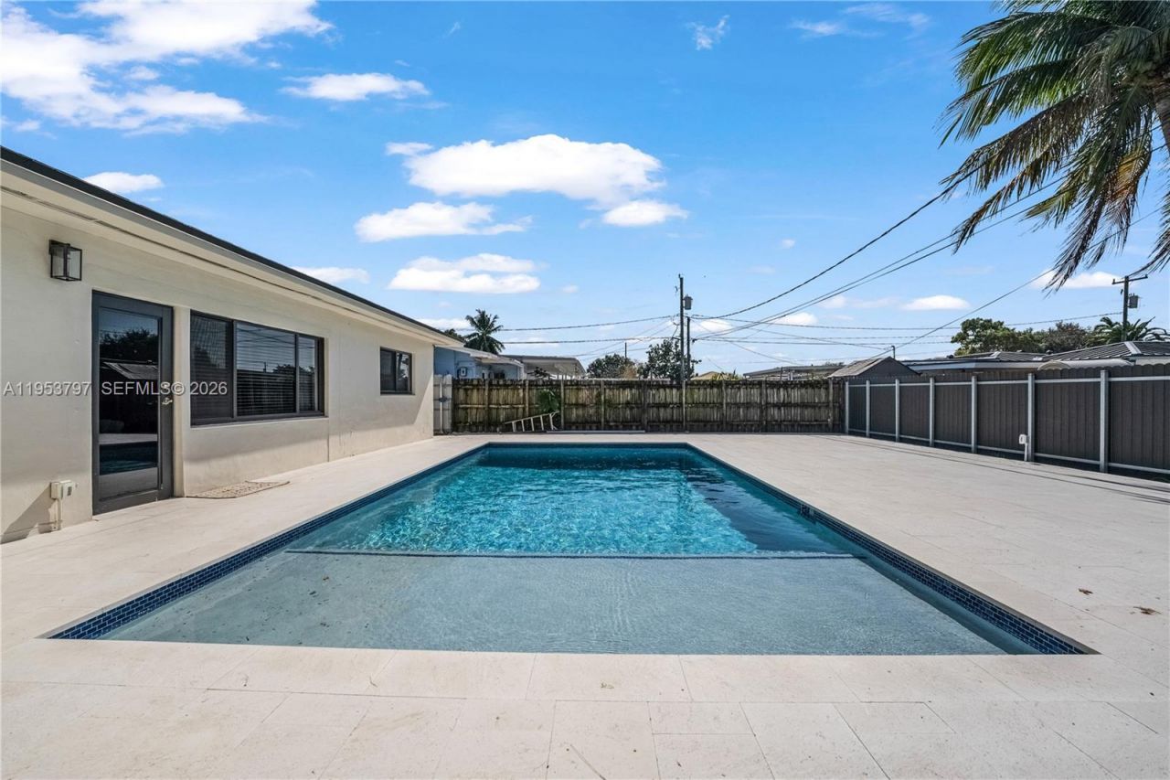 11610 NW 57th Ct, Hialeah, FL 33012 Photo