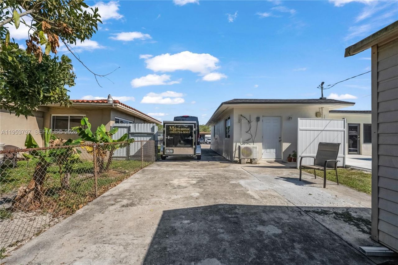 11610 NW 57th Ct, Hialeah, FL 33012 Photo