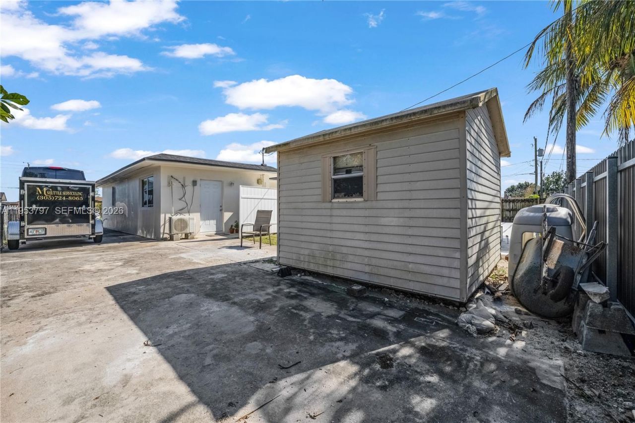 11610 NW 57th Ct, Hialeah, FL 33012 Photo