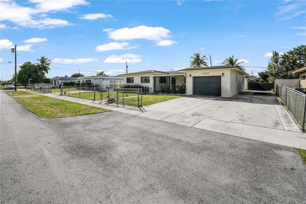 11610 NW 57th Ct, Hialeah, FL 33012 Photo