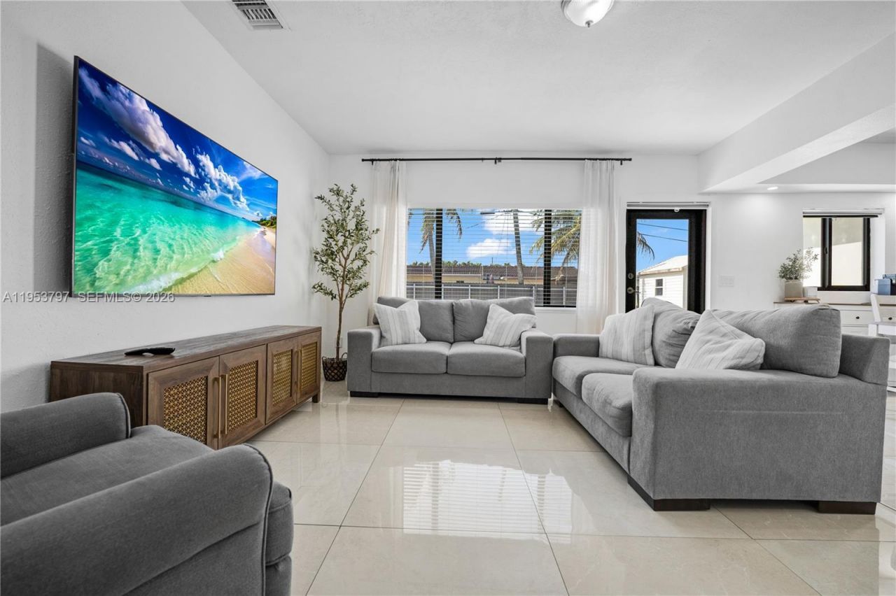 11610 NW 57th Ct, Hialeah, FL 33012 Photo