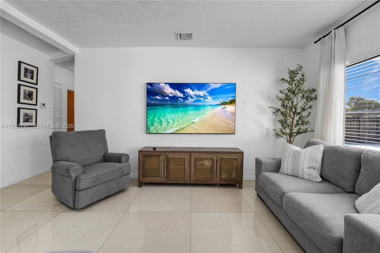 11610 NW 57th Ct, Hialeah, FL 33012 Photo