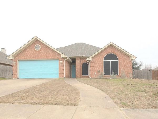 1804 Sand Stone Drive, Sanger, TX 76266
