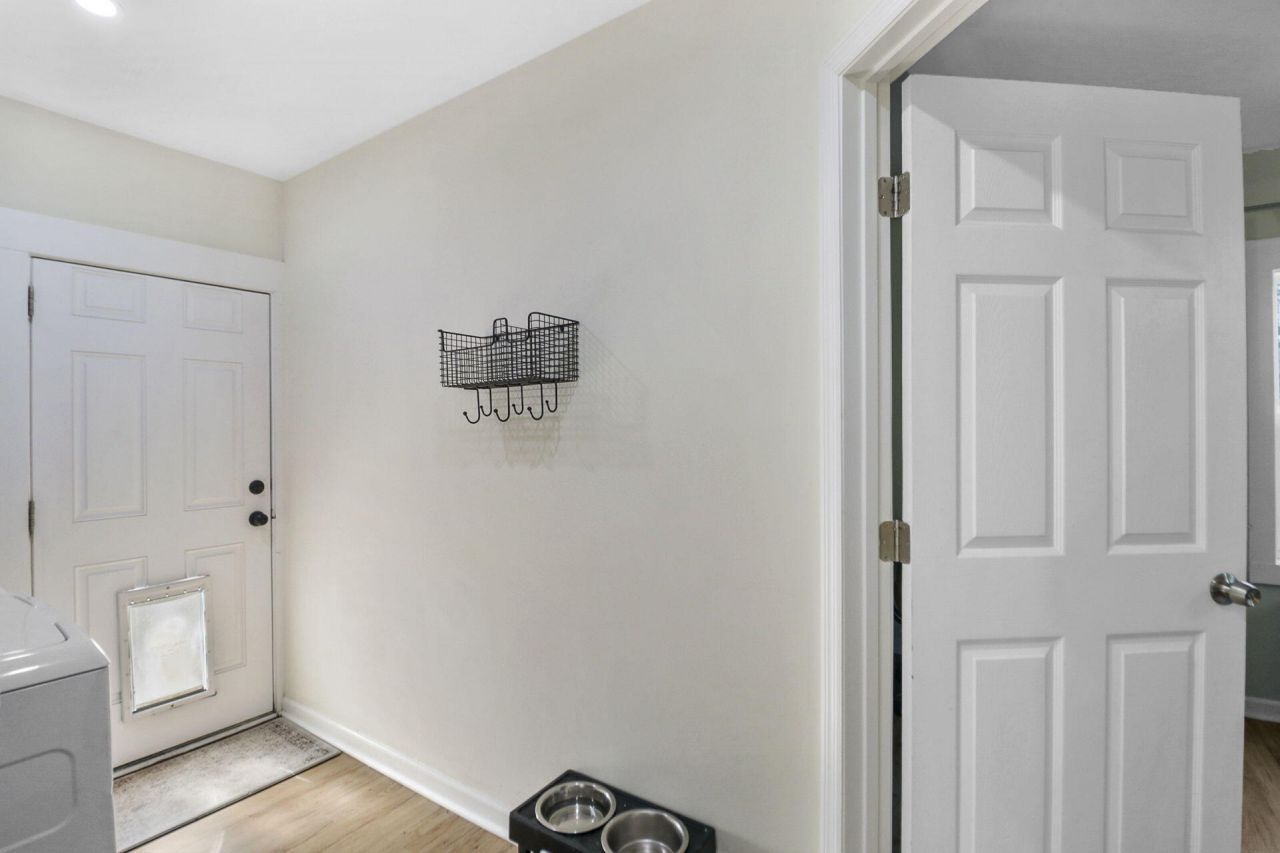 109 Marion Road Photo 32