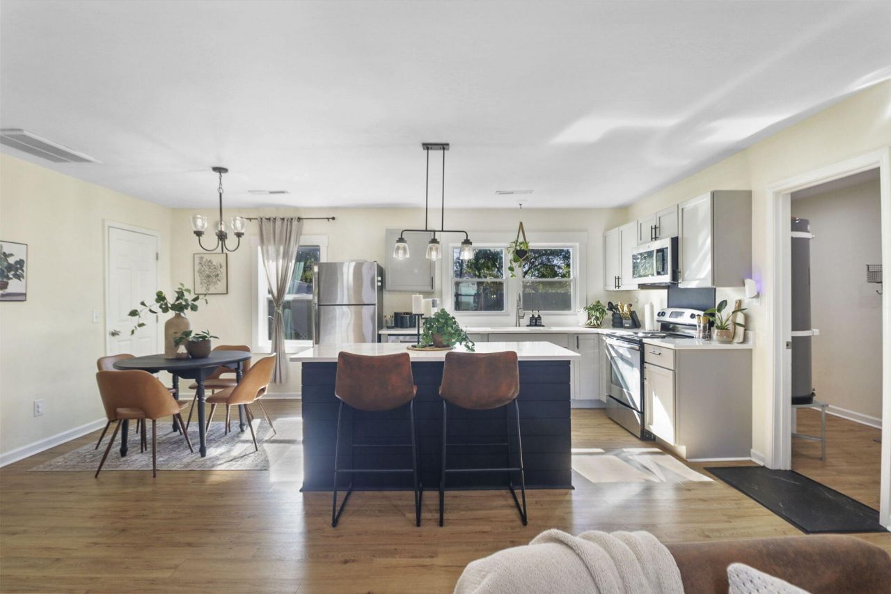 109 Marion Road Photo 6