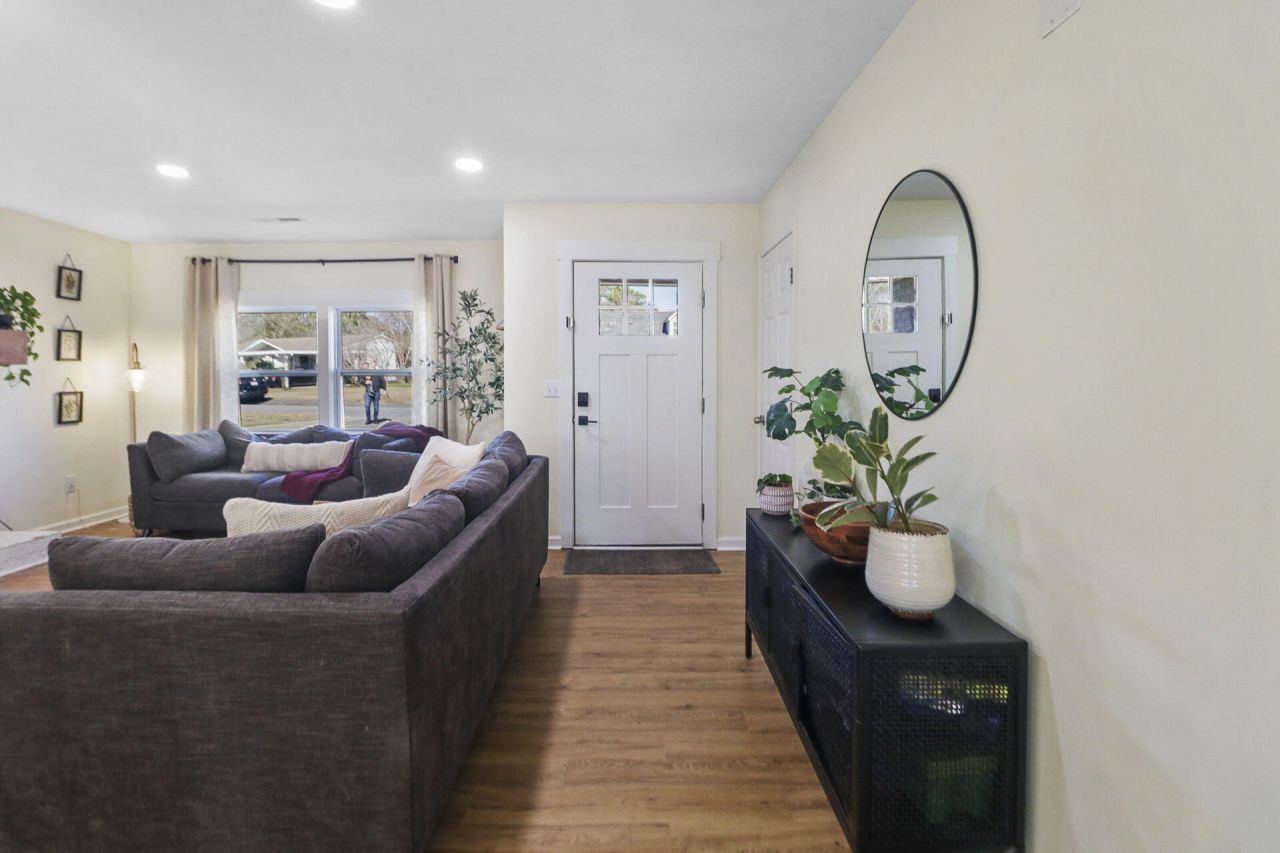 109 Marion Road Photo 7