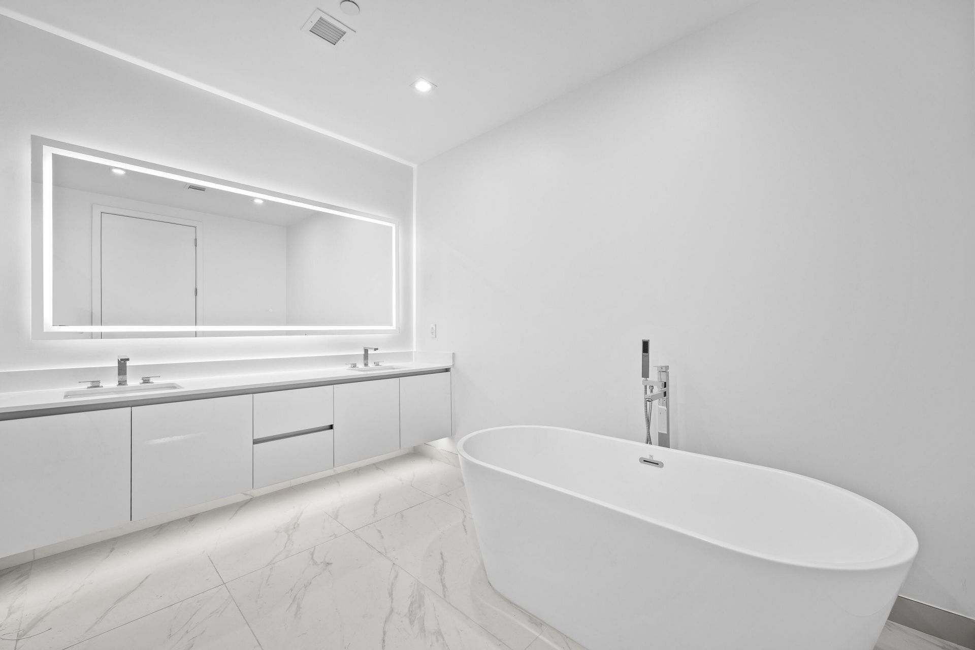 220 Lake Shore Drive, Unit 915, Lake Park, FL 33403 Photo