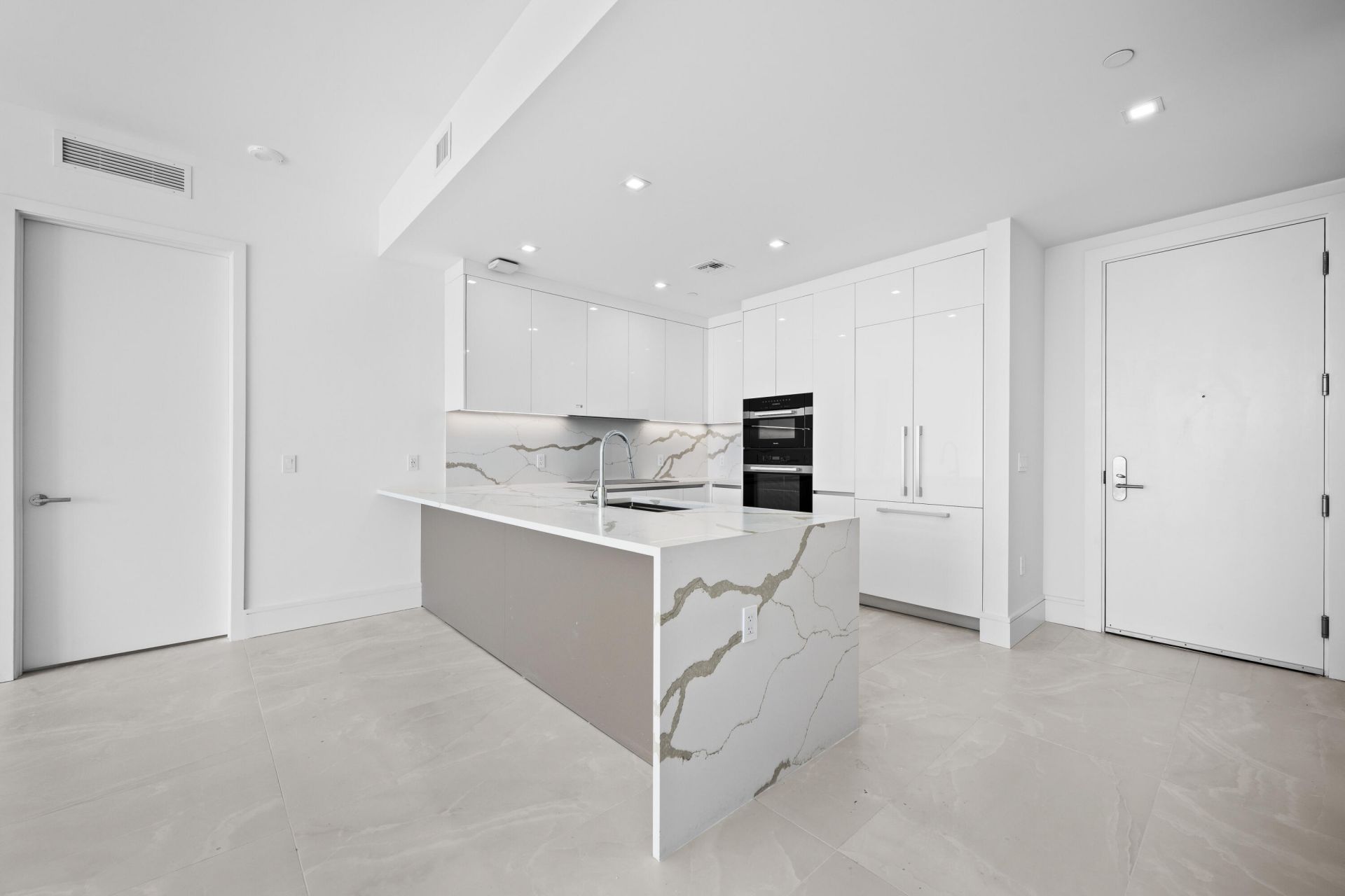 220 Lake Shore Drive, Unit 915, Lake Park, FL 33403 Photo