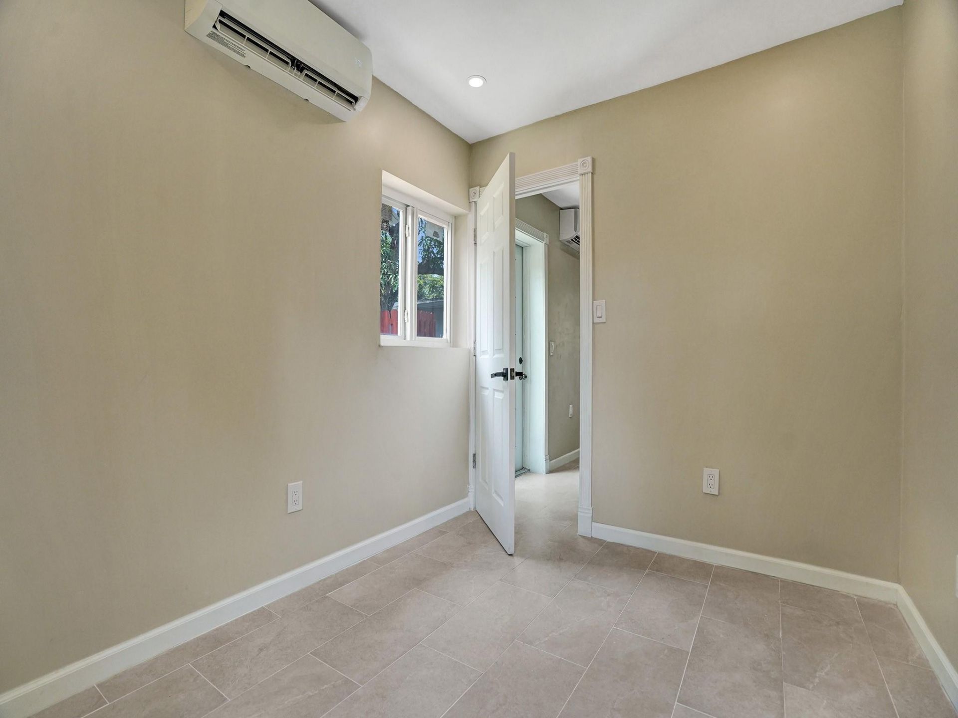 2442 Garfield Street, Unit 4, Hollywood, FL 33020 Photo