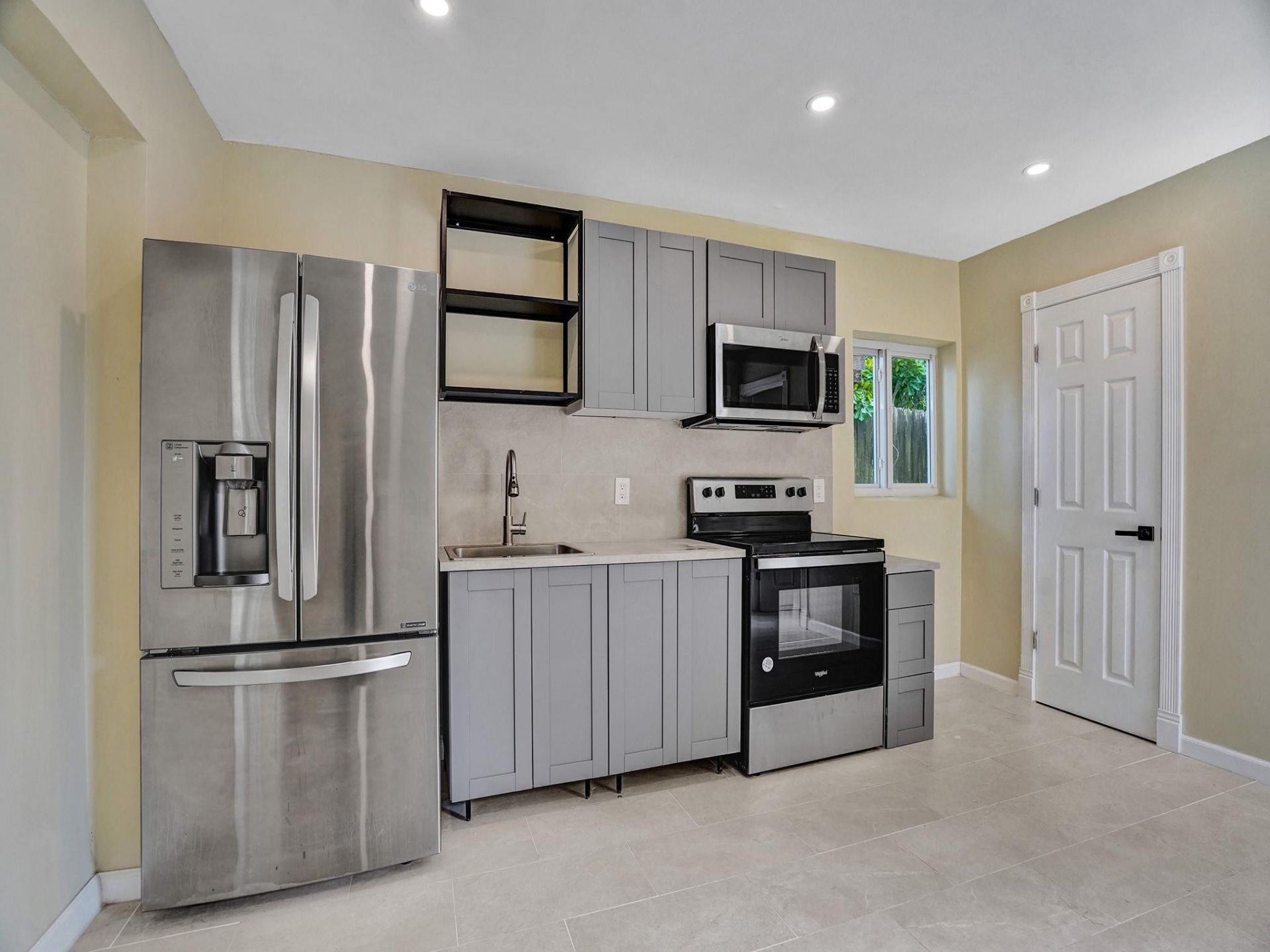 2442 Garfield Street, Unit 4, Hollywood, FL 33020 Photo