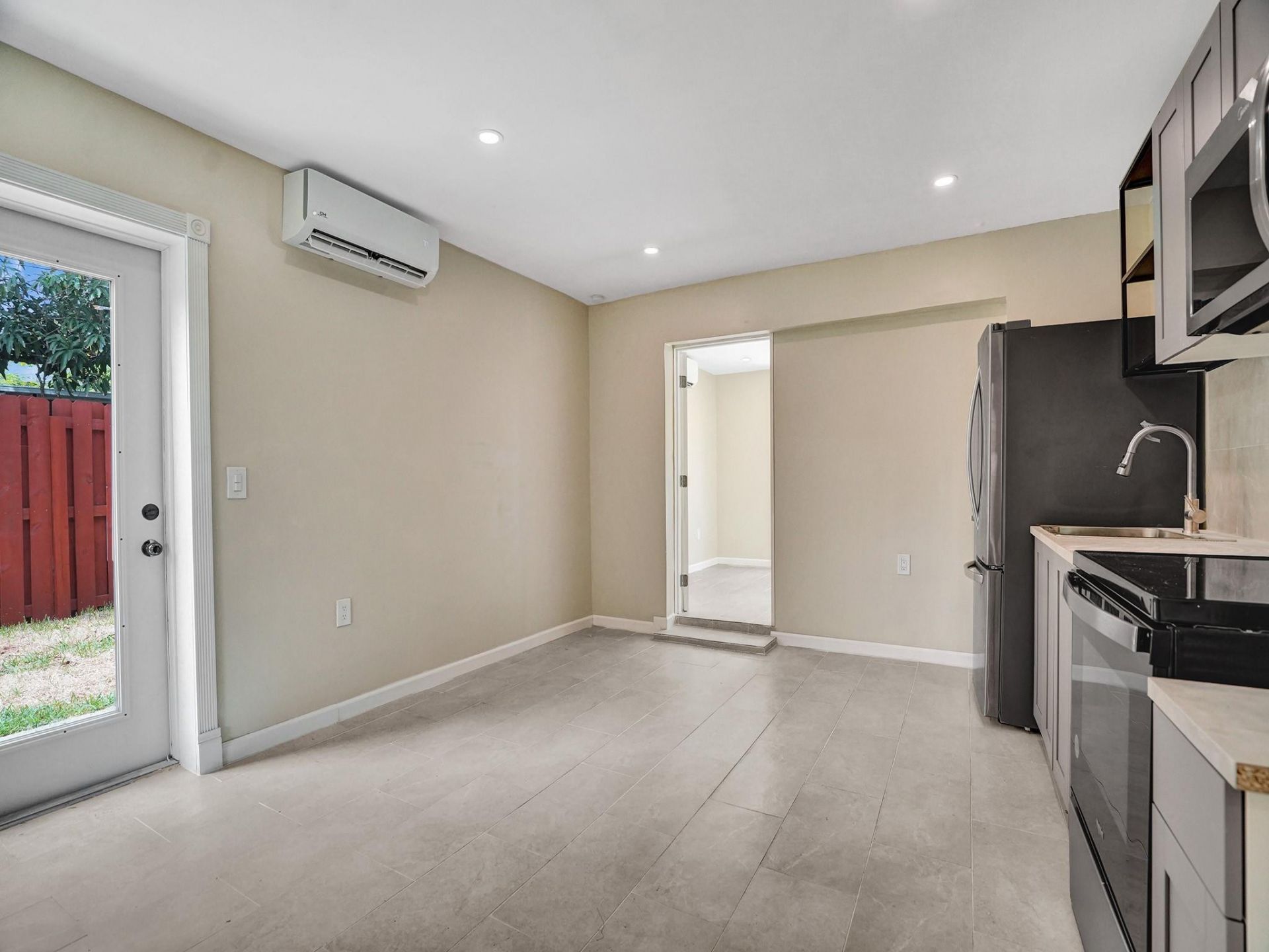 2442 Garfield Street, Unit 4, Hollywood, FL 33020 Photo