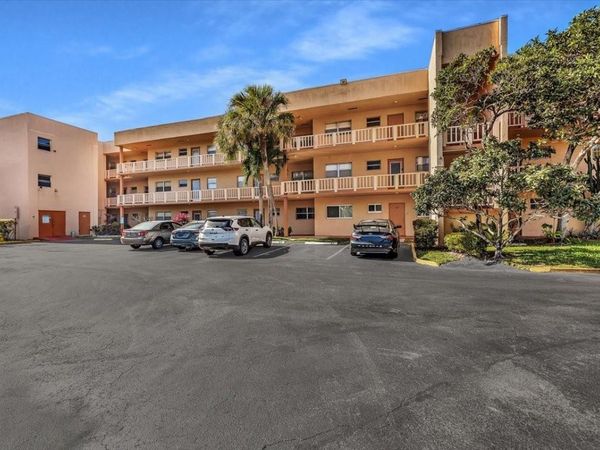 8380 Lagos De Campo Boulevard, Unit 110, Tamarac, FL 33321