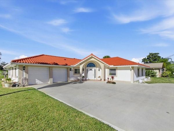 1 CORAL REEF COURT N, PALM COAST, FL 32137