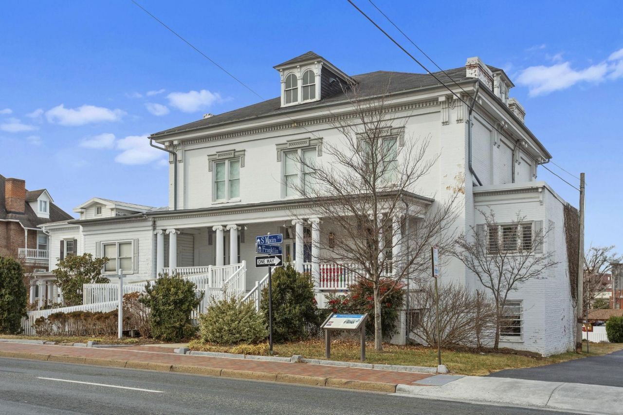 301 S Main St, Harrisonburg, VA 22801 Main Photo