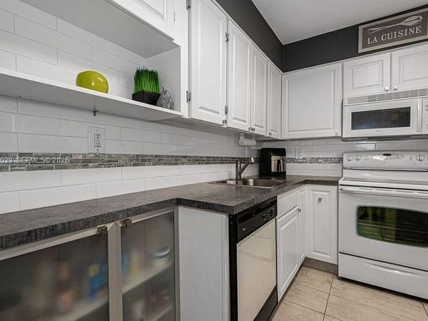 17800 Atlantic Blvd, Unit 203, Sunny Isles Beach, FL 33160