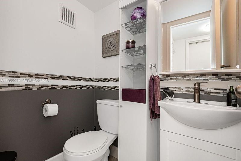 17800 Atlantic Blvd, Unit 203, Sunny Isles Beach, FL 33160 Photo