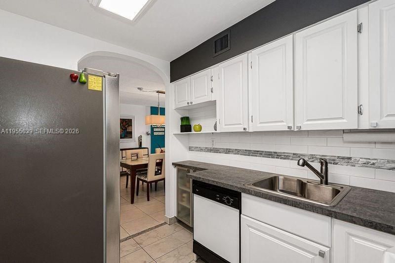 17800 Atlantic Blvd, Unit 203, Sunny Isles Beach, FL 33160 Photo