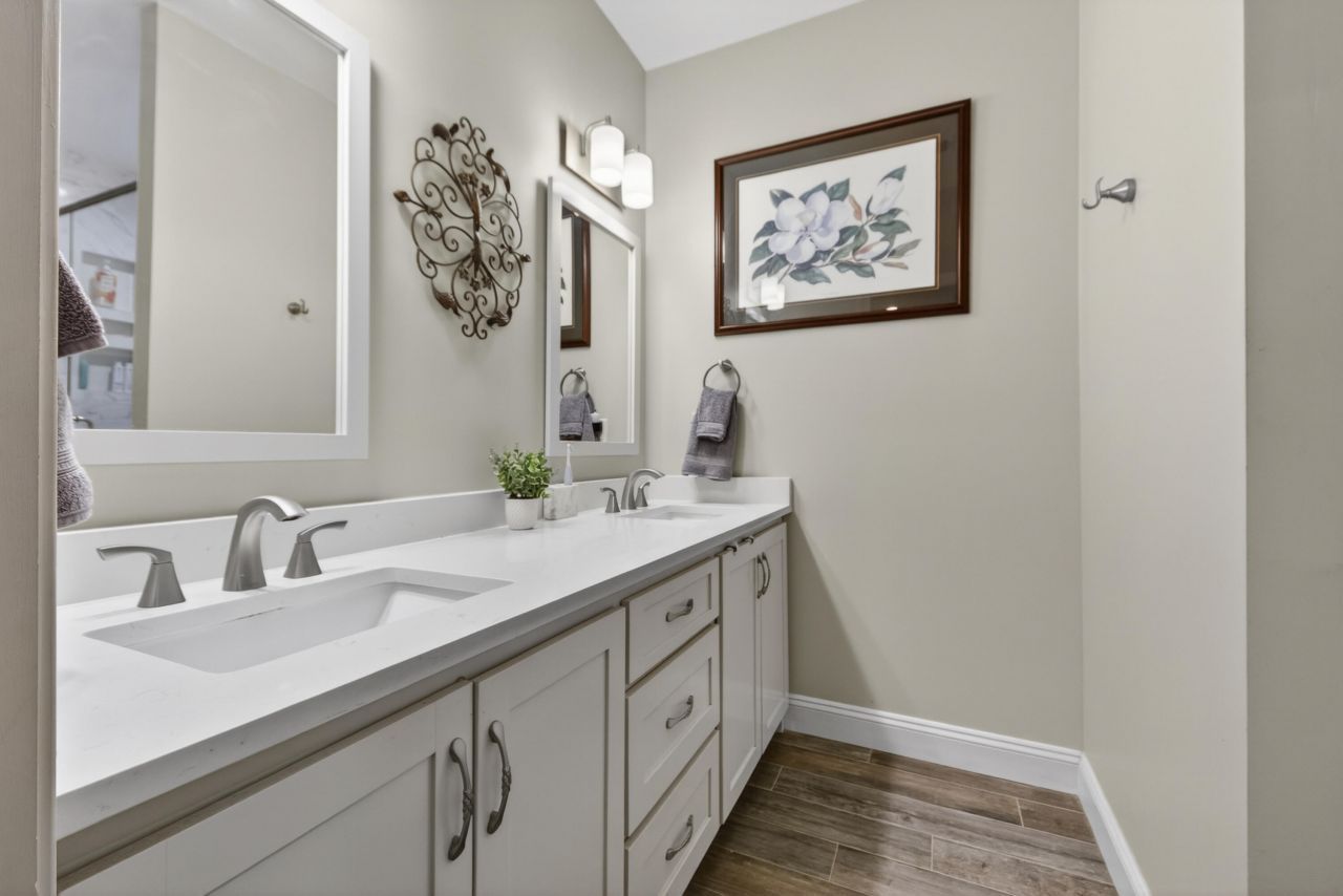 1723 W Avalon Circle Photo 16