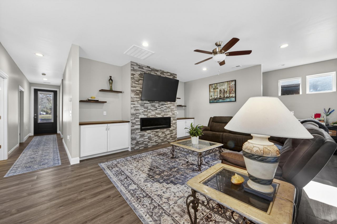 1723 W Avalon Circle Photo 7