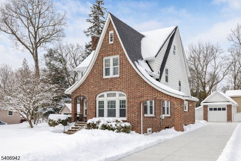 33 Homewood Ave, Allendale, NJ 07401 Main Photo