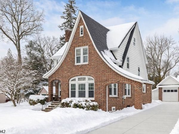 33 Homewood Ave, Allendale, NJ 07401