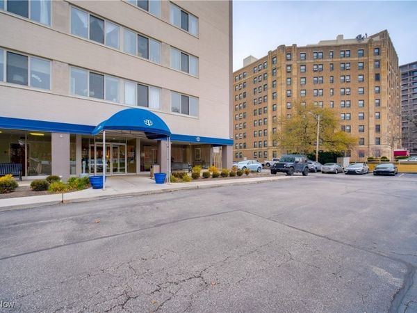12520 Edgewater Drive, Unit 1203, Lakewood, OH 44107