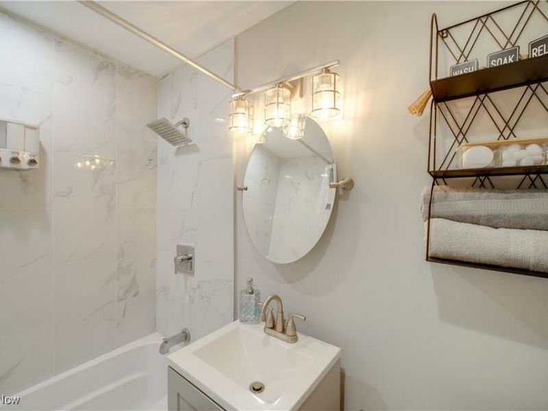 12520 Edgewater Drive, Unit 1203, Lakewood, OH 44107 Photo 15