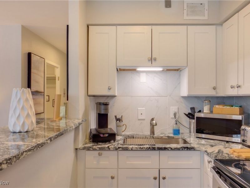 12520 Edgewater Drive, Unit 1203, Lakewood, OH 44107 Photo 18