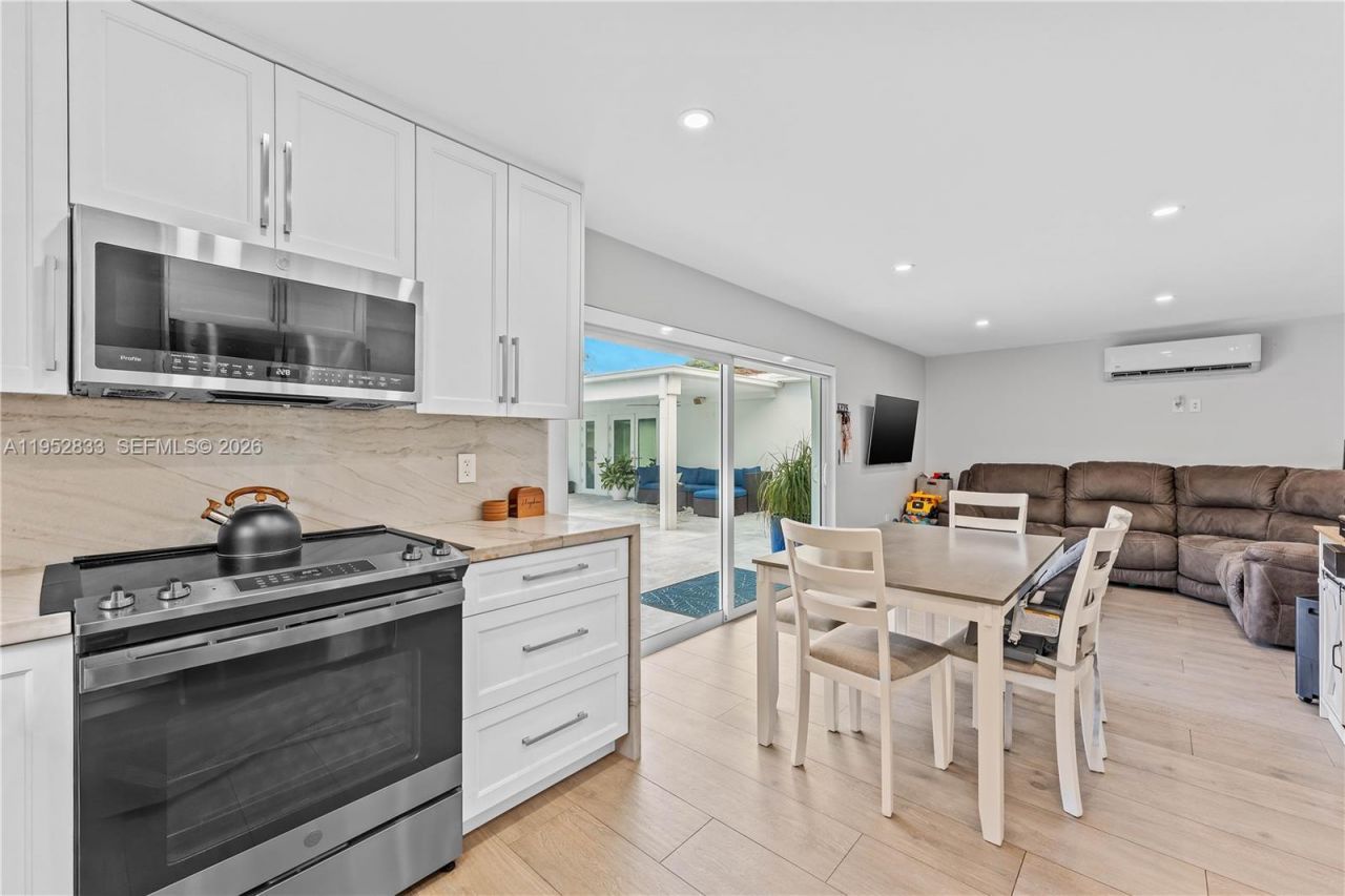 7425 SW 139th Ter, Palmetto Bay, FL 33158 Photo