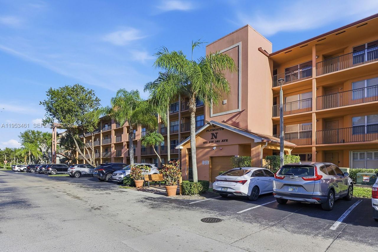 571 SW 141st Ave, Unit 204N, Pembroke Pines, FL 33027 Photo