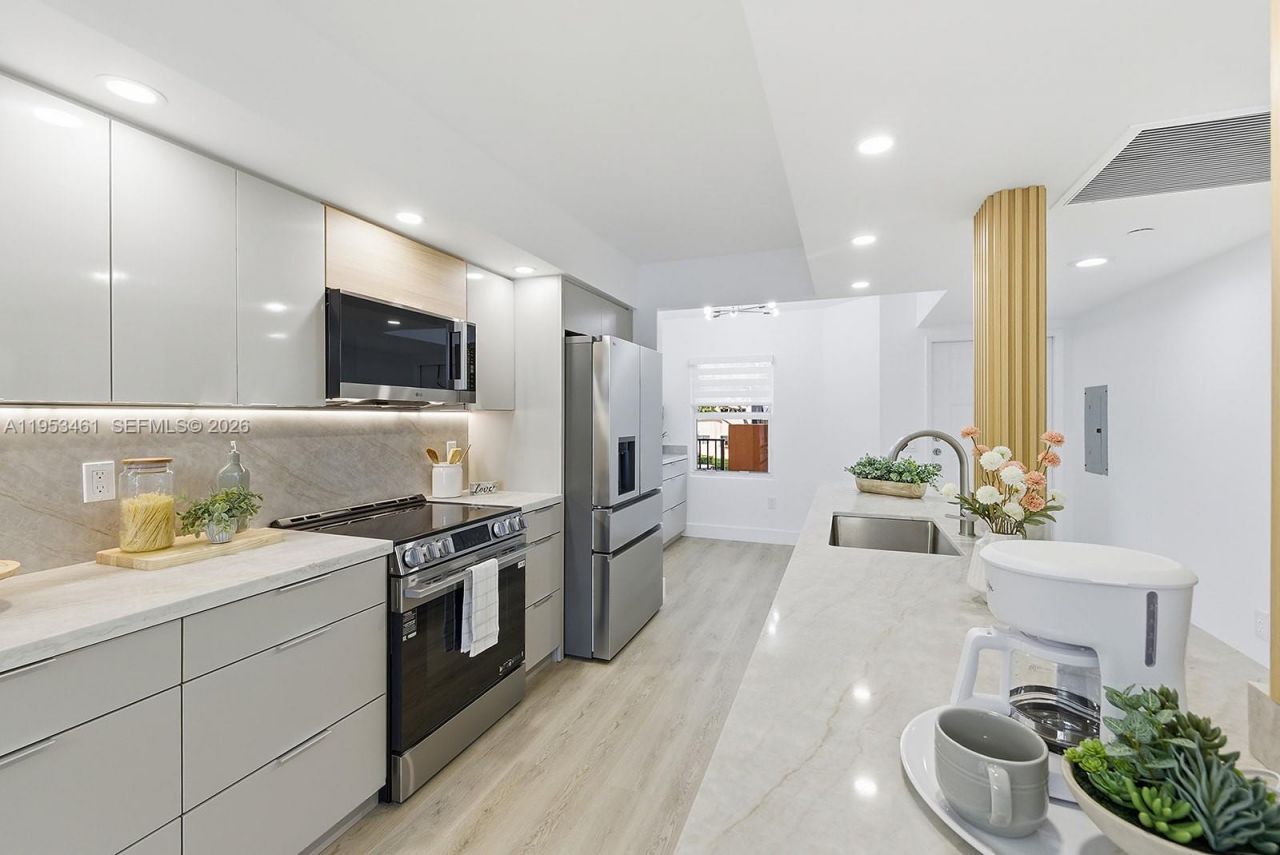 571 SW 141st Ave, Unit 204N, Pembroke Pines, FL 33027 Photo