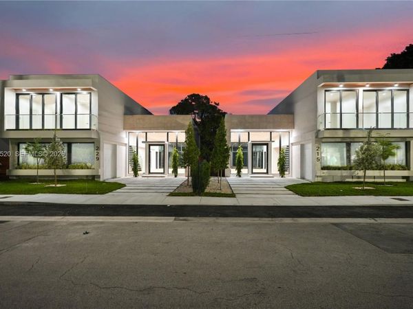 229 NW 42nd St , Miami, FL 33127