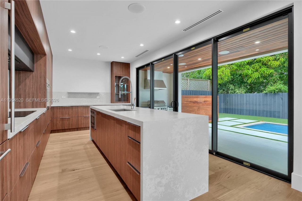 229 NW 42nd St , Miami, FL 33127 Photo