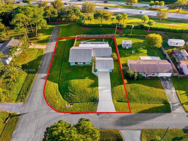 298 SE Grove , Port St. Lucie, FL 34983