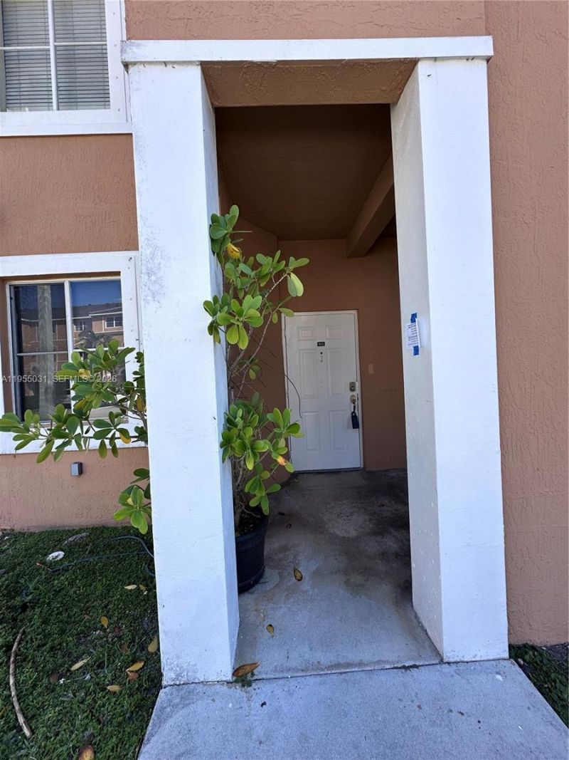 7090 NW 177th St, Unit 100-9, Hialeah, FL 33015 Main Photo