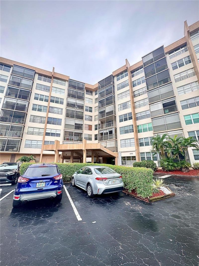 1100 Saint Charles Pl , Unit 411, Pembroke Pines, FL 33026 Photo