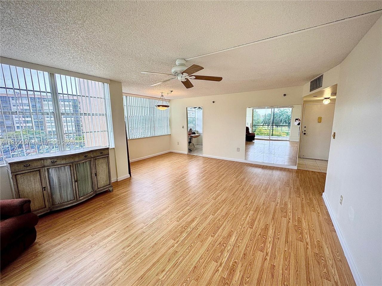 1100 Saint Charles Pl , Unit 411, Pembroke Pines, FL 33026 Photo