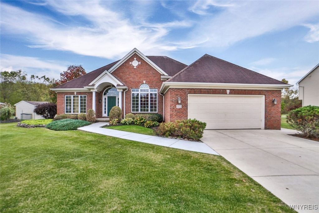 1372 Majestic Woods Drive, Grand Island, NY 14072 Main Photo