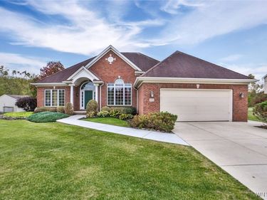 1372 Majestic Woods Drive, Grand Island, NY 14072