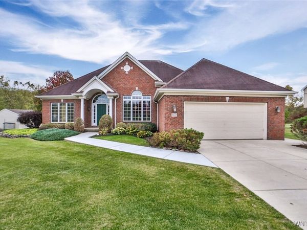 1372 Majestic Woods Drive, Grand Island, NY 14072