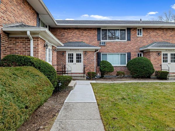 285 Edmunton, Unit 16, North Babylon, NY 11703