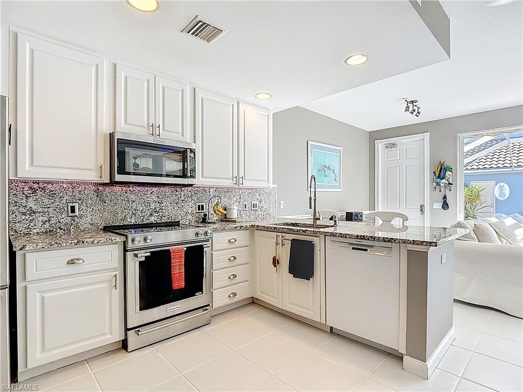 6186 Towncenter Cir, Naples, FL 34119 Photo