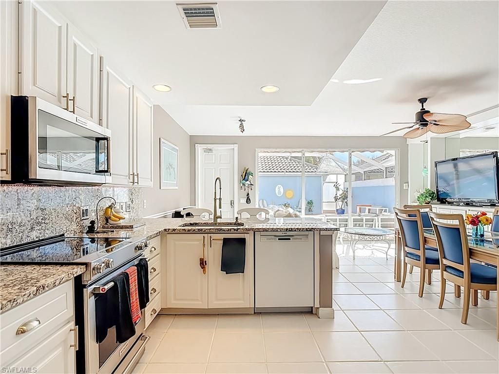6186 Towncenter Cir, Naples, FL 34119 Photo
