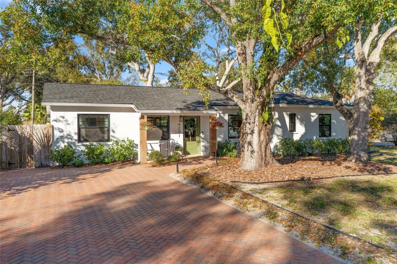 4201 W Bay View Avenue, Tampa, FL 33611 Main Photo